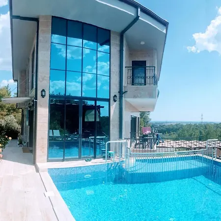 בית כפרי Villa15 Lodge, Five-star 5bd 5-5ba Access With Pool , Gym, Sauna, Alfresco Dining & Garden