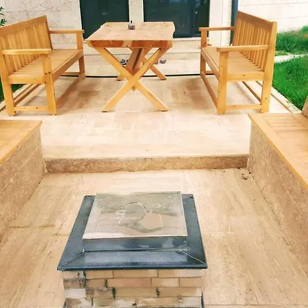 Villa15 Lodge, Five-star 5bd 5-5ba Access With Pool , Gym, Sauna, Alfresco Dining & Garden מנבגט