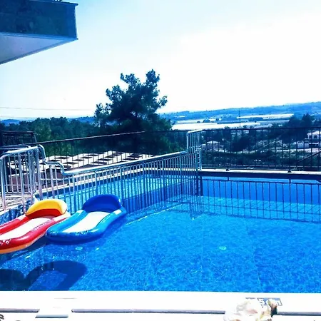 בית כפרי Villa15 Lodge, Five-star 5bd 5-5ba Access With Pool , Gym, Sauna, Alfresco Dining & Garden מנבגט