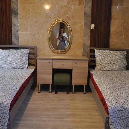 Villa15 Lodge, Five-star 5bd 5-5ba Access With Pool , Gym, Sauna, Alfresco Dining & Garden בית כפרי