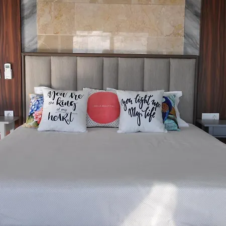 בית כפרי Villa15 Lodge, Five-star 5bd 5-5ba Access With Pool , Gym, Sauna, Alfresco Dining & Garden מנבגט