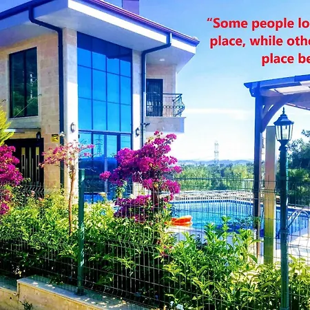 Villa15 Lodge, Five-star 5bd 5-5ba Access With Pool , Gym, Sauna, Alfresco Dining & Garden מנבגט